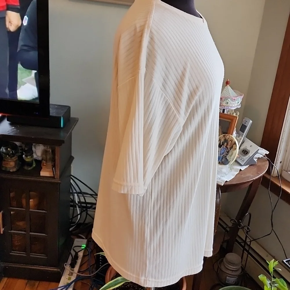 Claiborne women's tan shirt size XL - Picture 5 of 7